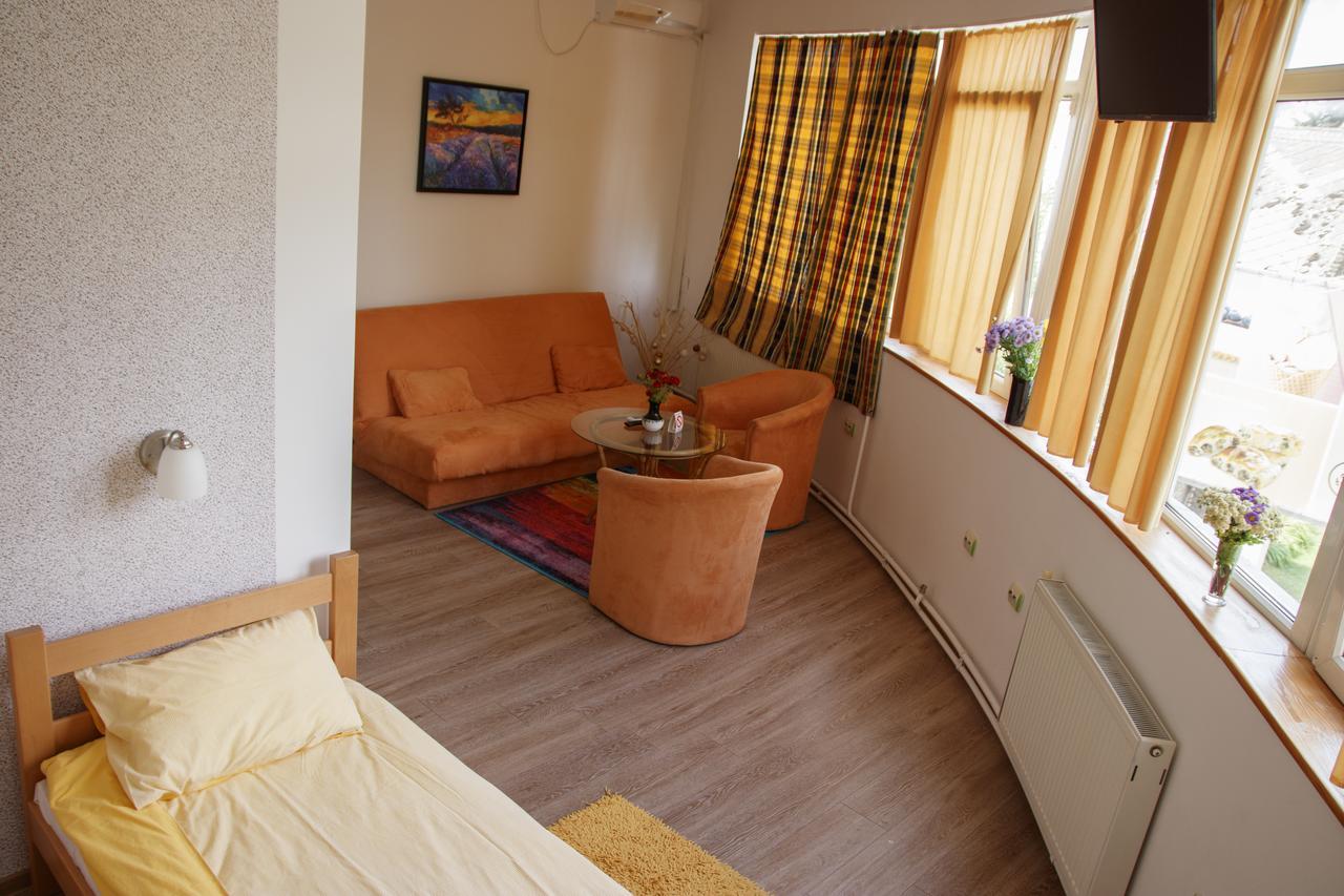 Guesthouse Night&Day Subotica Exterior photo